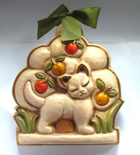 THUN Ceramic Cat Wall Plaque with Green Bow