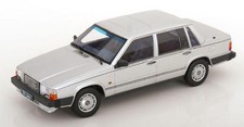 Triple 9 1:18 Volvo 760 (1985)