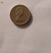 MONETA DA UNA STERLINA REGINA