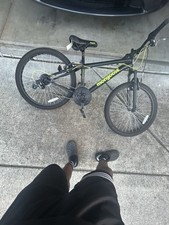 Bici Mongoose nera usata ma