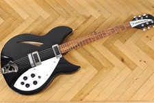 Chitarra elettrica semivuota