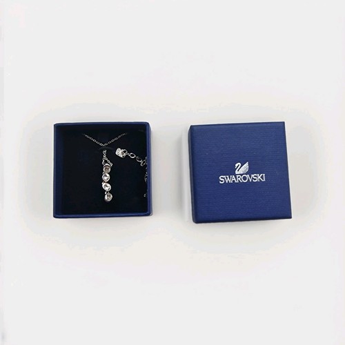 Collana con ciondolo goccia