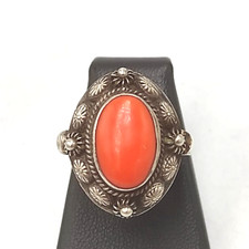 Anello con corallo