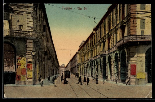 Torino via con tram - via, po