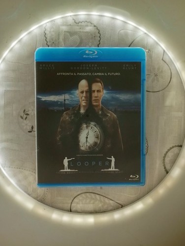 Looper fuga dal passato - fuga,
