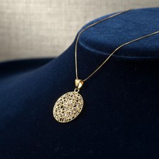 Collana con pendente tondo in