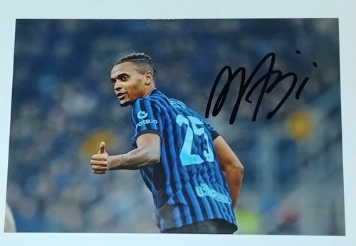 Autografo manuel akanji foto - autografo,