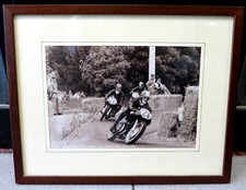 QUADRO CON FOTO E DEDICA DEL PILOTA MOTOCICLISTA GILERA " UMBERTO MASETTI "
