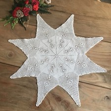 Centro Tavola Forma Stella Medio Grande fatto di pizzo ad uncinetto a mano