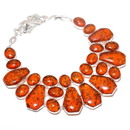 Collana con pietre preziose