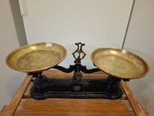 bilancia antica in ghisa a due piatti 