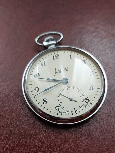 Bellissimo vecchio orologio - , da