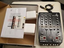 Disco mixer BEHRINGER VMX300USB con contabattute digitali, connessione al P.C.