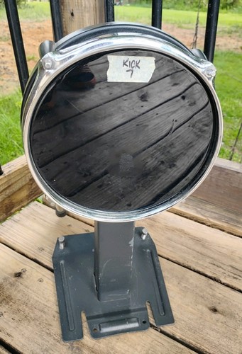 Alesis kick drum pad - 8",