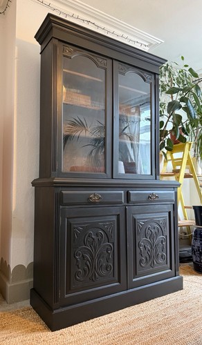 Credenza antica smaltata