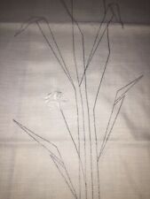 Tenda coprente  ricamo con fiore centrale argento e bianco raso con piega usata 