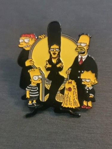 Famiglia simpsons addams - la,