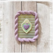 Cornice con cuore sacro