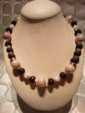 Collana  in Ceramica Rosa e pietra vulcanica