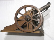 Cannone vintage in legno e