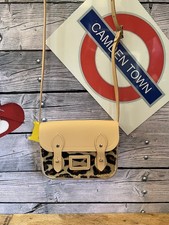 Nuova borsa Cambridge Satchel Company Cross Body crema capelli sul polpaccio