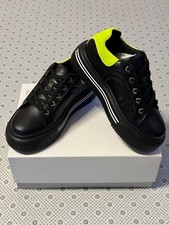 Sneakers stringate in pelle di