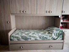 Armadio a ponte e letto mondo convenienza con doghe comprese, color legno chiaro