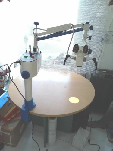Microscopio chirurgico dentale