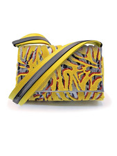 Borsa ricamata in pelle triplice uso: spalla, clutch e a mano.