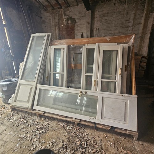 Stock finestre legno usate - stock,