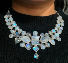 Collana con pietre di luna