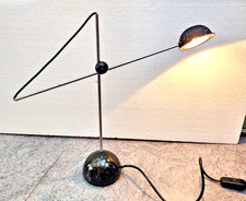 Lampada da tavolo minimalista