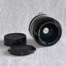 Nikon 28mm f2 AI fuoco manuale con filtro UV Tamron