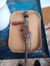 trapano  a mano d'epoca usato