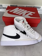 Nike Blazers Mid 77 Taglia 6 Bianco e Nero Scarpe da Ginnastica Donna. Nuovo con scatola.