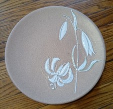 Unico piatto da parete in ceramica arte rialzato bianco giglio fatto a mano originale firmato Italia