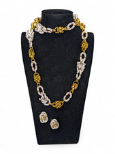 Collana e orecchini di