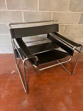 Poltrone tipo Wassily in tubolare cromato e pelle nera