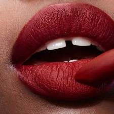 Avon Rossetto Ultra Matte RED