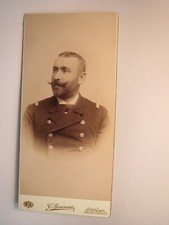 Soldatino o funzionario con barba in uniforme - bottoni / grande KAB G. Bonivento Pola