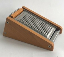 Alessi Twergi GR1010 grattugia acciaio e legno di ciliegio design Kuno Prey,1996