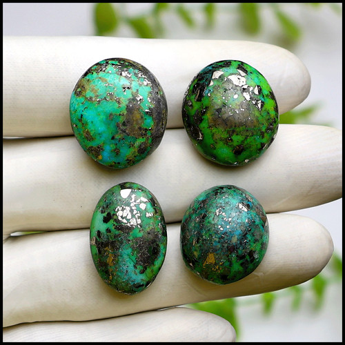 Rare pietre preziose cabochon