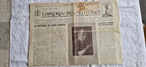 Vecchio giornale libreria - vecchio,