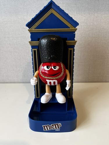 Kings guard dispenser - m&m's,