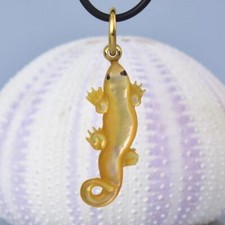 Ciondolo lucertola madreperla