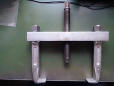 ESTRATTORE A DUE GRIFFE REVERSIBILE  PER PULEGGE DA 11 a 24 Cm