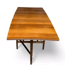 TAVOLO DA PRANZO AFROMOSIA