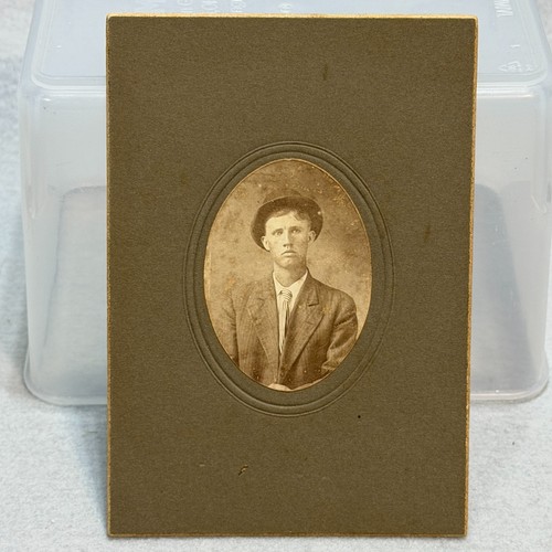Armadio card antico - , ritratto