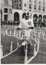 1960 ca GENOVA Piazza della Vittoria - VESPA CLUB - Gimkana LAMBRETTA *Foto