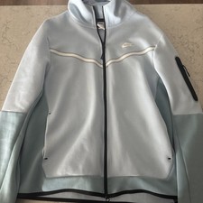 Nike tech (large)